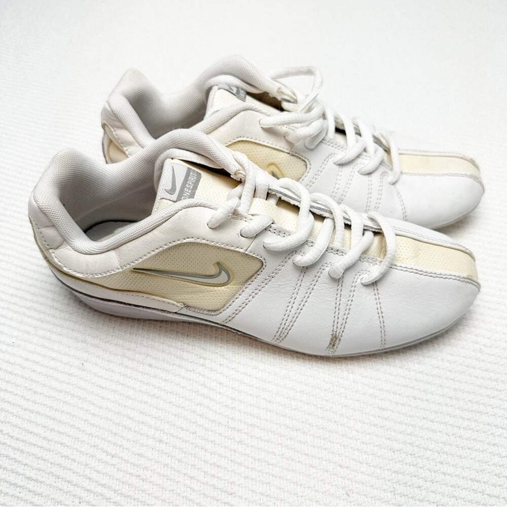 Girls Nike Cheer Sneakers white size 2 1/2 youth